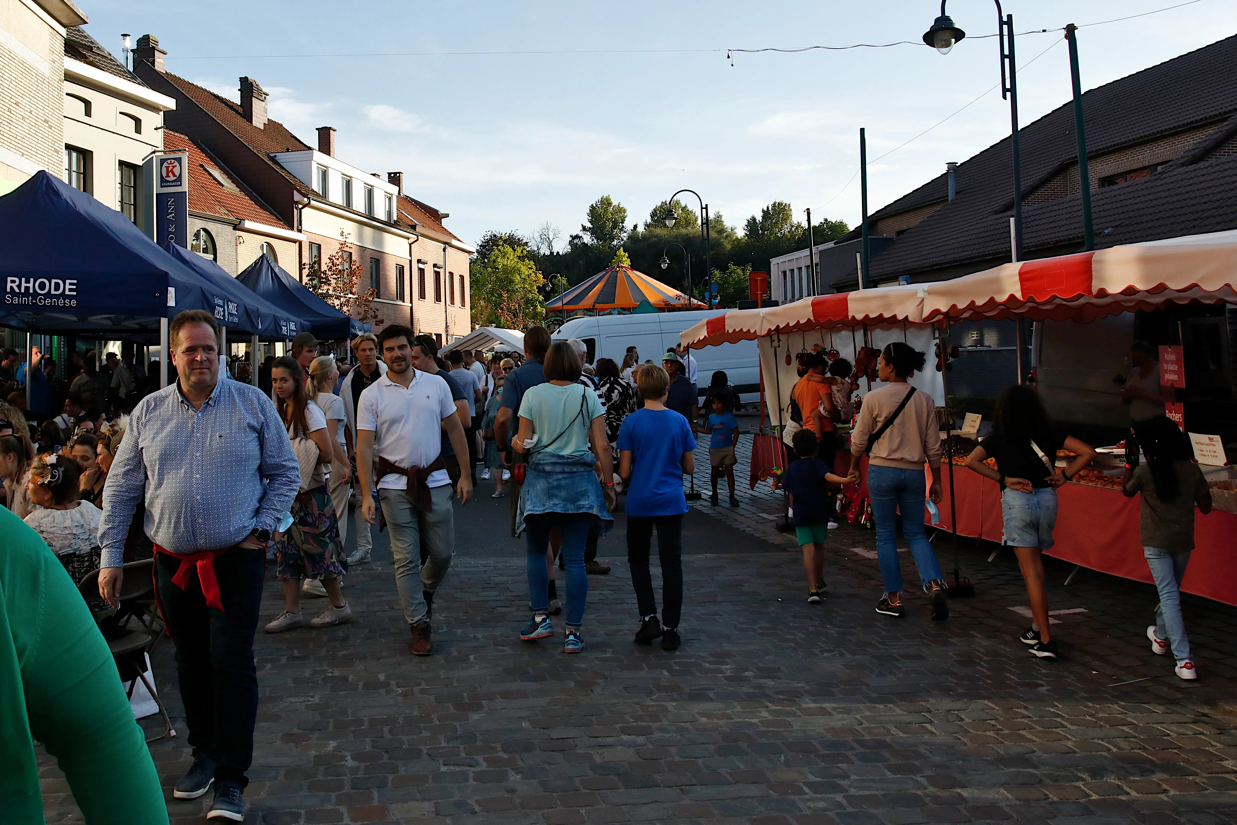 volk op de Jaarmarkt van Rode